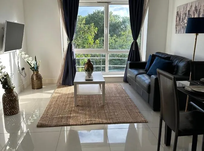 3 Bed Cozy Apartment - Next To Leeds City Centre & University