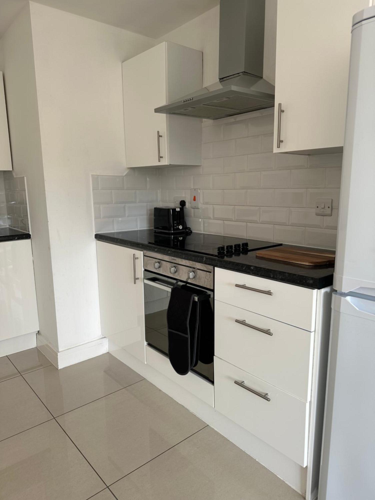 3 Bed Cozy - Next To Leeds Centre & *